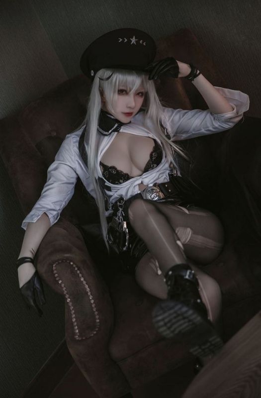 Loạt ảnh cosplay nhân vật Gangut vô cùng gợi cảm trong game Azur Lane