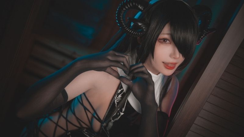 Bộ ảnh cosplay nữ quỷ Succubus phiên bản đầy ma mị, cuốn hút người xem
