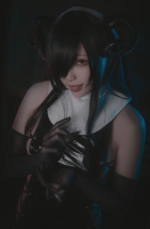 Bộ ảnh cosplay nữ quỷ Succubus phiên bản đầy ma mị, cuốn hút người xem