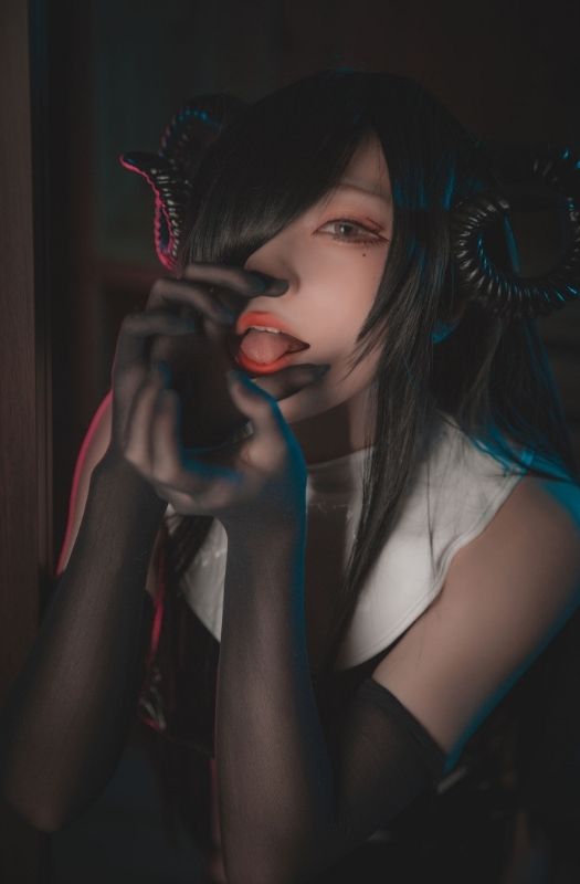 Bộ ảnh cosplay nữ quỷ Succubus phiên bản đầy ma mị, cuốn hút người xem