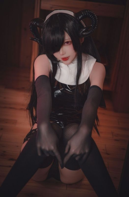 Bộ ảnh cosplay nữ quỷ Succubus phiên bản đầy ma mị, cuốn hút người xem