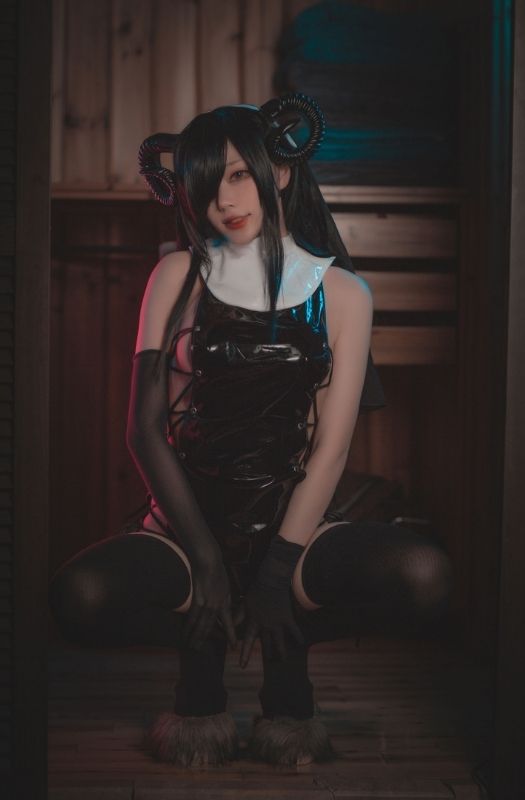 Bộ ảnh cosplay nữ quỷ Succubus phiên bản đầy ma mị, cuốn hút người xem