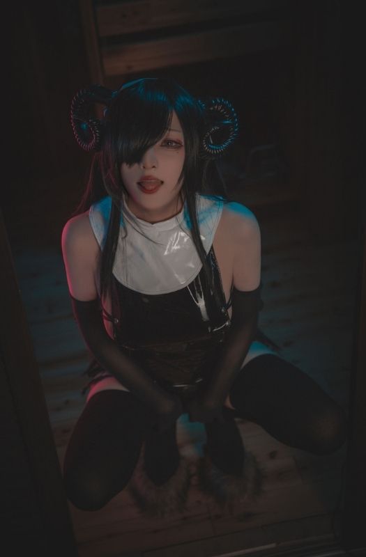 Bộ ảnh cosplay nữ quỷ Succubus phiên bản đầy ma mị, cuốn hút người xem