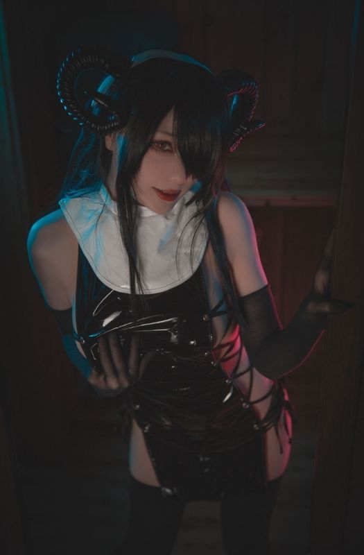 Bộ ảnh cosplay nữ quỷ Succubus phiên bản đầy ma mị, cuốn hút người xem
