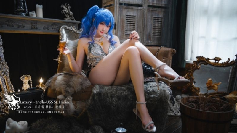 Loạt ảnh cosplay mỹ nhân St. Louis với đôi gò bồng đảo căng tròn