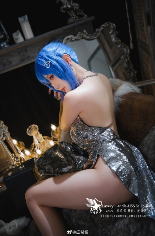 Loạt ảnh cosplay mỹ nhân St. Louis với đôi gò bồng đảo căng tròn