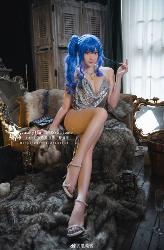 Loạt ảnh cosplay mỹ nhân St. Louis với đôi gò bồng đảo căng tròn