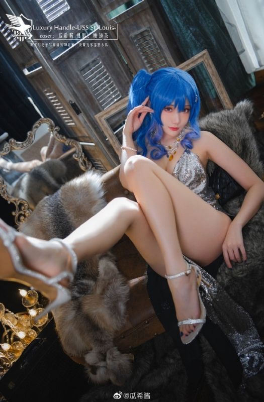 Loạt ảnh cosplay mỹ nhân St. Louis với đôi gò bồng đảo căng tròn