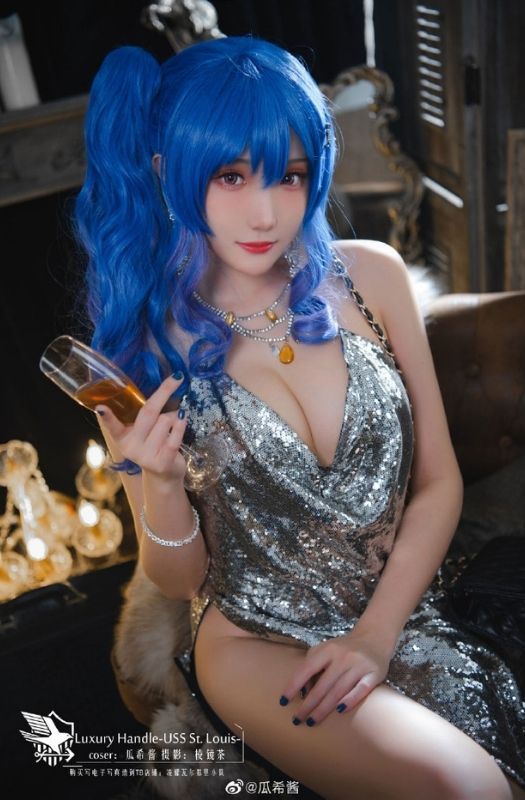 Loạt ảnh cosplay mỹ nhân St. Louis với đôi gò bồng đảo căng tròn
