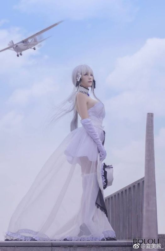 Bộ ảnh cosplay nàng HMS Illustrious đầy quyến rũ trong Azur Lane