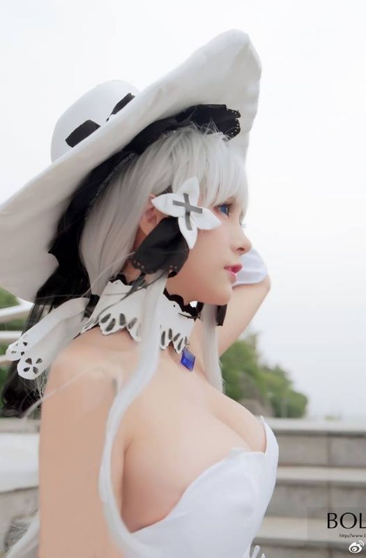 Bộ ảnh cosplay nàng HMS Illustrious đầy quyến rũ trong Azur Lane