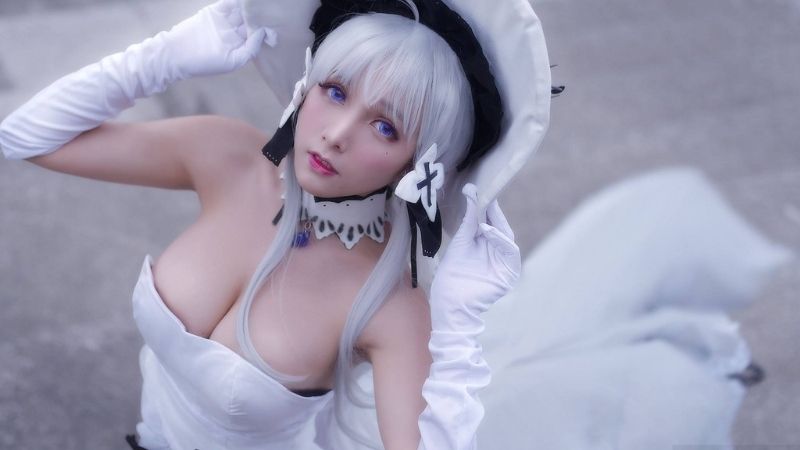 Bộ ảnh cosplay nàng HMS Illustrious đầy quyến rũ trong Azur Lane