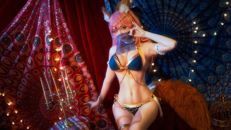 Loạt ảnh cosplay "nàng cáo" Ahri bốc lửa trong LMHT