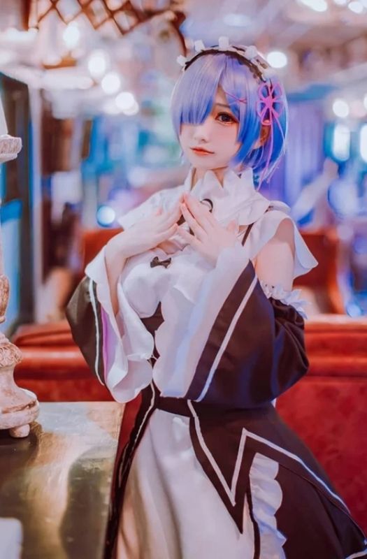 Loạt ảnh cosplay nữ nhân vật Rem dễ thương nhưng không kém phần gợi cảm 