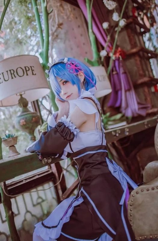 Loạt ảnh cosplay nữ nhân vật Rem dễ thương nhưng không kém phần gợi cảm 