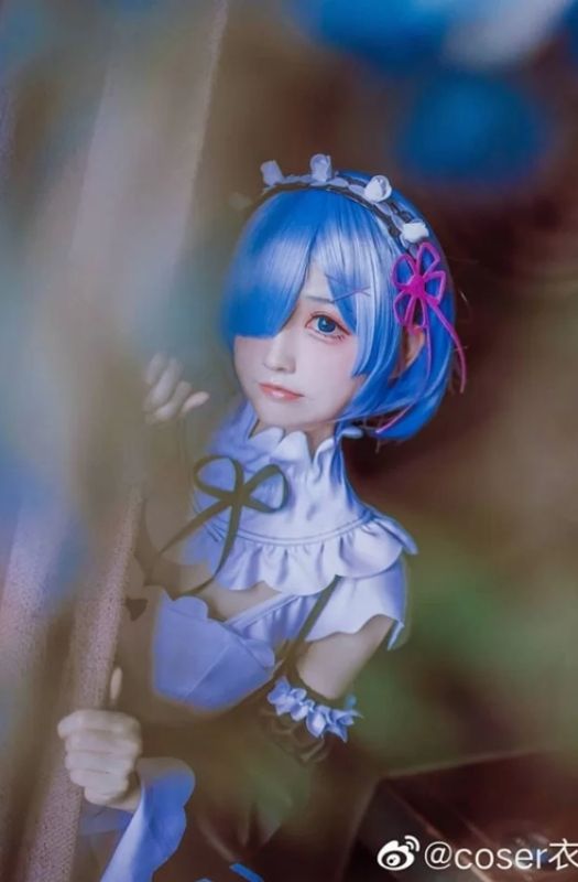 Loạt ảnh cosplay nữ nhân vật Rem dễ thương nhưng không kém phần gợi cảm 