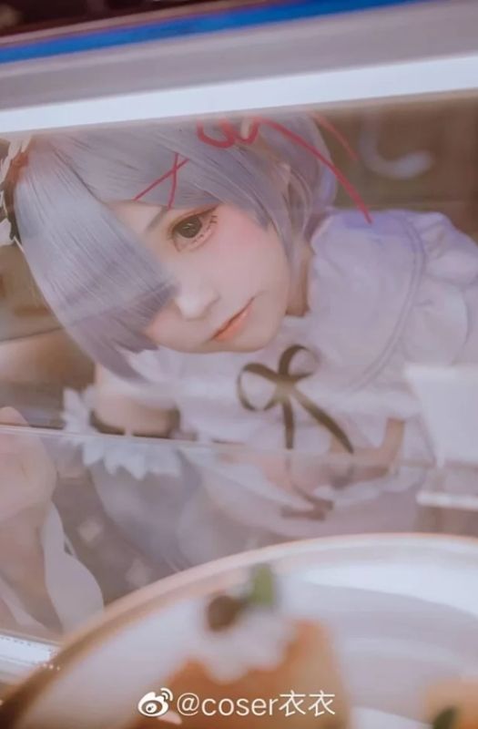 Loạt ảnh cosplay nữ nhân vật Rem dễ thương nhưng không kém phần gợi cảm 