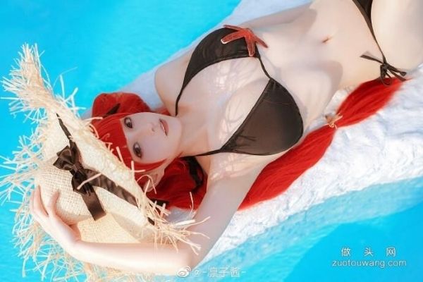 Loạt ảnh cosplay mỹ nhân USS Honolulu diện bikini gợi cảm