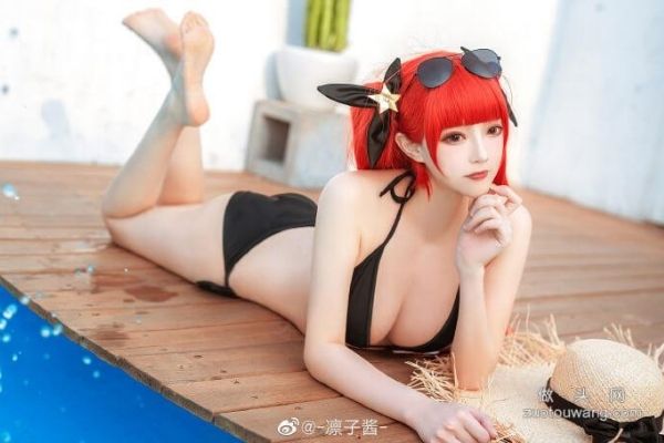Loạt ảnh cosplay mỹ nhân USS Honolulu diện bikini gợi cảm
