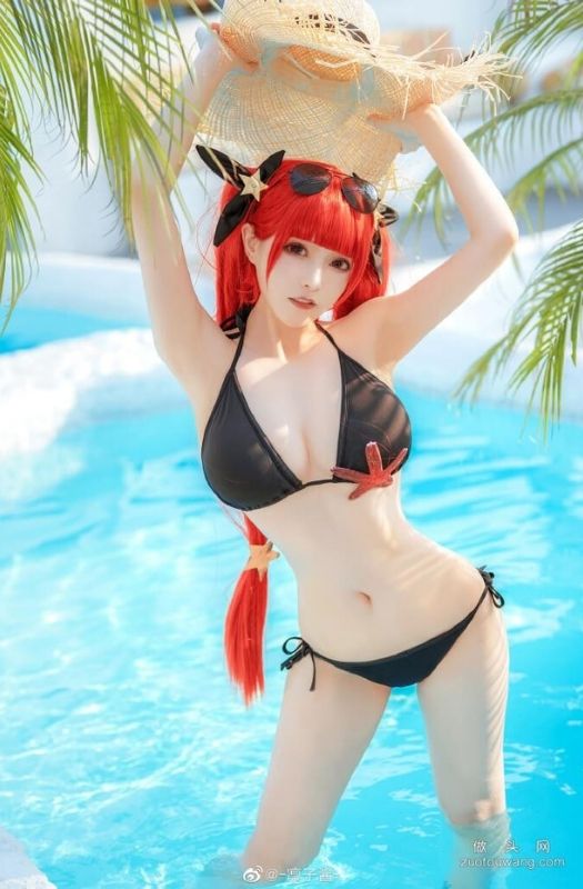 Loạt ảnh cosplay mỹ nhân USS Honolulu diện bikini gợi cảm