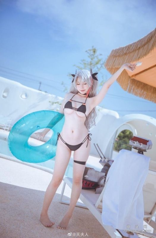 Bộ ảnh cosplay nàng Prinz Eugen nuột nà trong Azur Lane