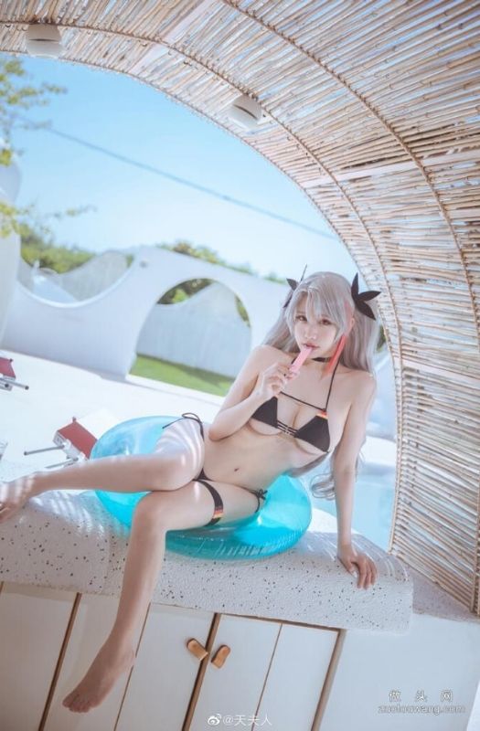 Bộ ảnh cosplay nàng Prinz Eugen nuột nà trong Azur Lane