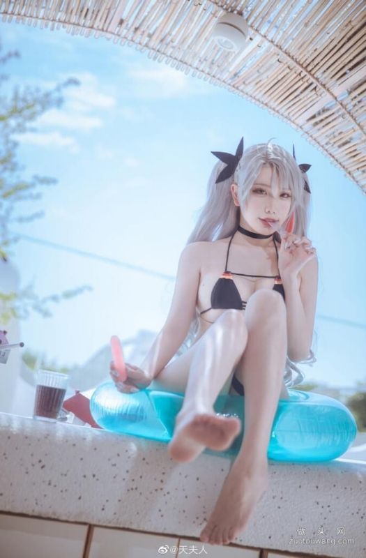 Bộ ảnh cosplay nàng Prinz Eugen nuột nà trong Azur Lane