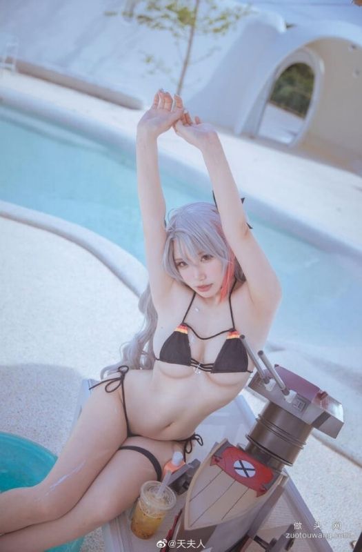 Bộ ảnh cosplay nàng Prinz Eugen nuột nà trong Azur Lane