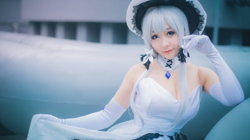 Bộ ảnh cosplay mỹ nhân HMS Illustrious gợi cảm trong Azur Lane