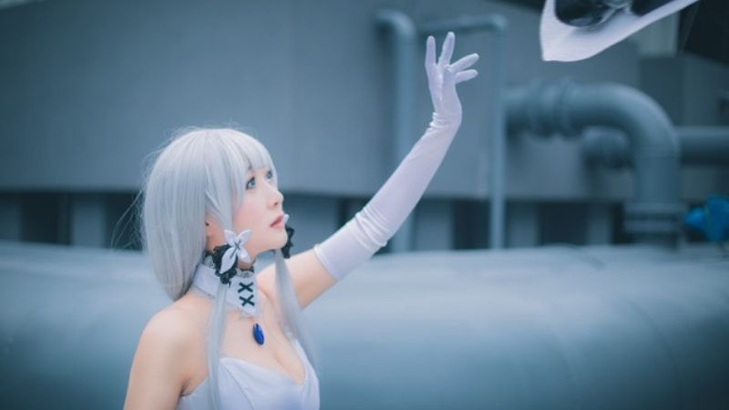 Bộ ảnh cosplay mỹ nhân HMS Illustrious gợi cảm trong Azur Lane