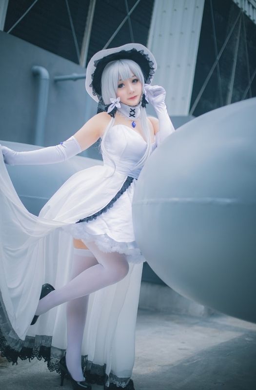 Bộ ảnh cosplay mỹ nhân HMS Illustrious gợi cảm trong Azur Lane