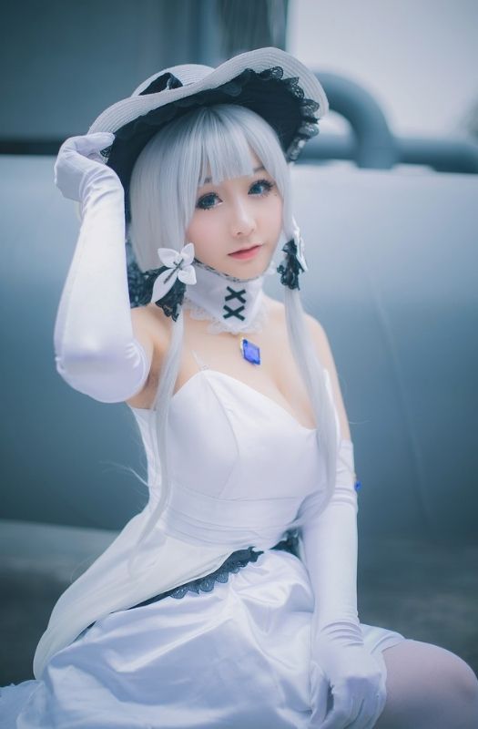 Bộ ảnh cosplay mỹ nhân HMS Illustrious gợi cảm trong Azur Lane