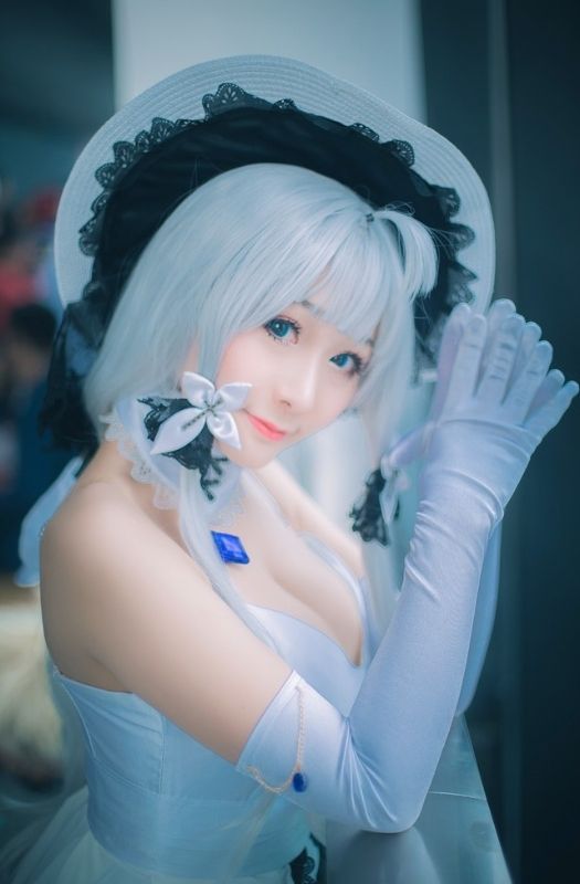 Bộ ảnh cosplay mỹ nhân HMS Illustrious gợi cảm trong Azur Lane
