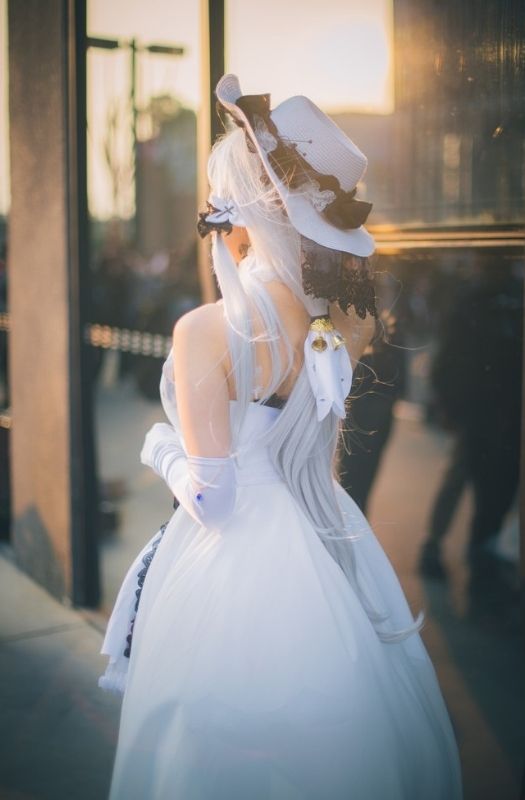 Bộ ảnh cosplay mỹ nhân HMS Illustrious gợi cảm trong Azur Lane
