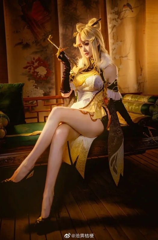 Bộ ảnh cosplay nhân vật Ningguang với đôi chân dài miên man trong Genshin Impact