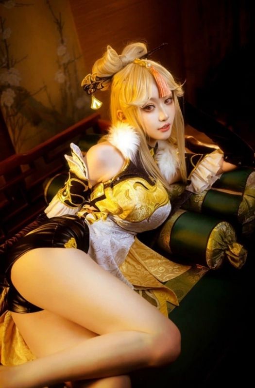 Bộ ảnh cosplay nhân vật Ningguang với đôi chân dài miên man trong Genshin Impact