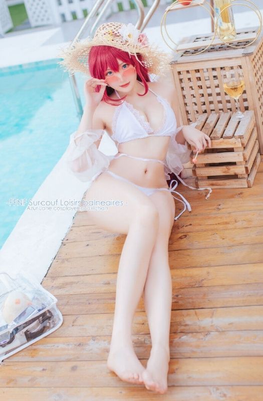 Bộ ảnh cosplay nàng Surcouf siêu quyến rũ trong Azur Lane