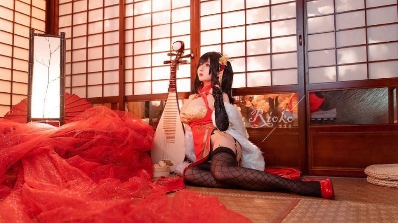 Loạt ảnh cosplay mỹ nhân Taihou "3 đầu" trong Azur Lane 