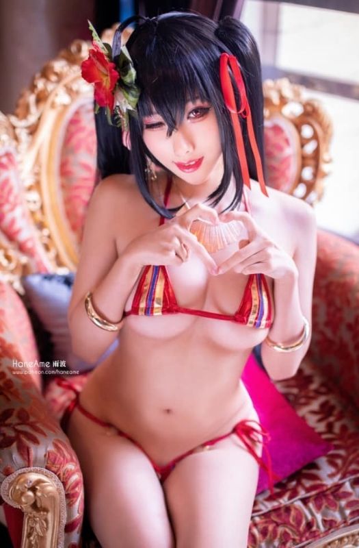 Bộ ảnh cosplay mỹ nhân Taihou với tâm hồn cực kỳ gợi cảm trong Azur Lane