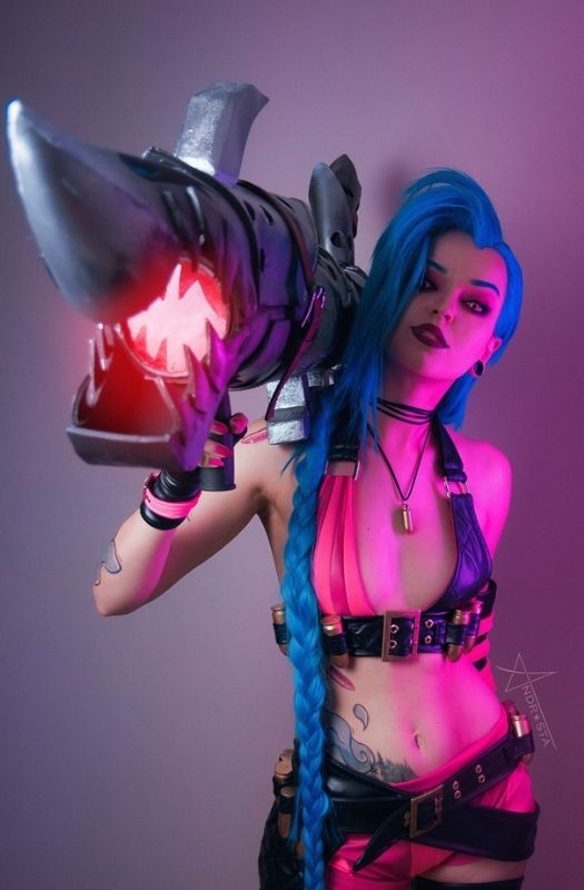 Loạt ảnh cosplay nữ nhân vật Jinx nổi loạn nhưng không kém phần gợi cảm