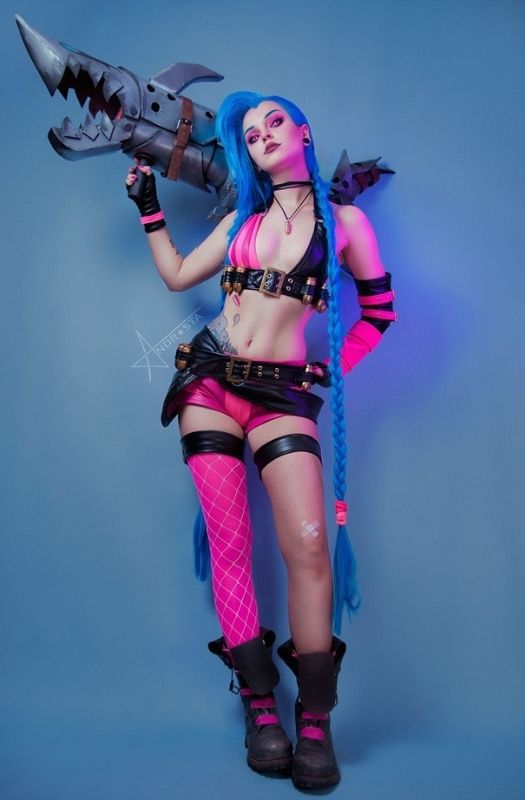 Loạt ảnh cosplay nữ nhân vật Jinx nổi loạn nhưng không kém phần gợi cảm
