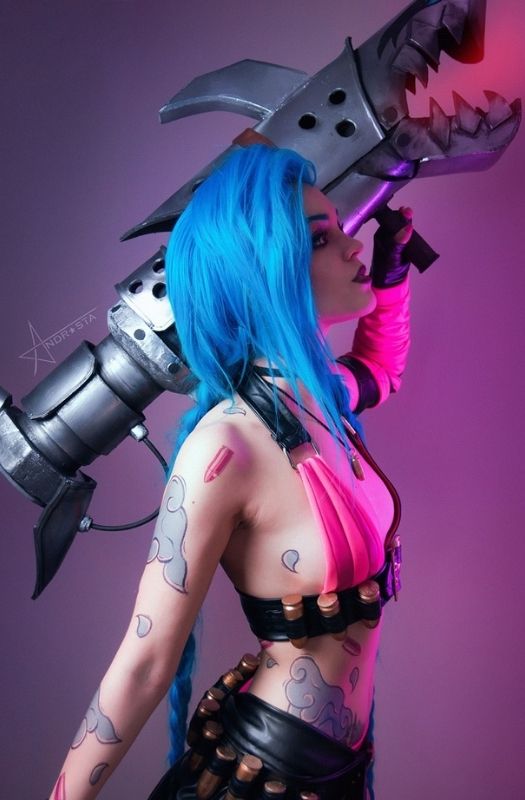 Loạt ảnh cosplay nữ nhân vật Jinx nổi loạn nhưng không kém phần gợi cảm
