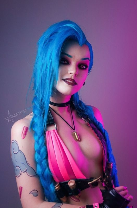 Loạt ảnh cosplay nữ nhân vật Jinx nổi loạn nhưng không kém phần gợi cảm