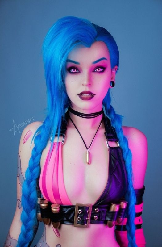 Loạt ảnh cosplay nữ nhân vật Jinx nổi loạn nhưng không kém phần gợi cảm