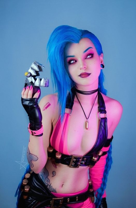 Loạt ảnh cosplay nữ nhân vật Jinx nổi loạn nhưng không kém phần gợi cảm