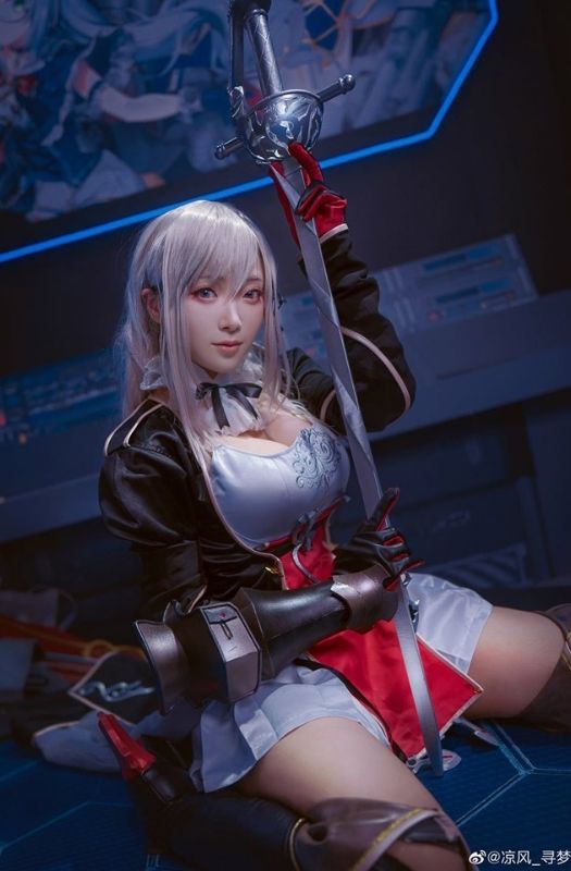 Bộ ảnh cosplay những mỹ nhân vô cùng sexy và quyến rũ trong Azur Lane