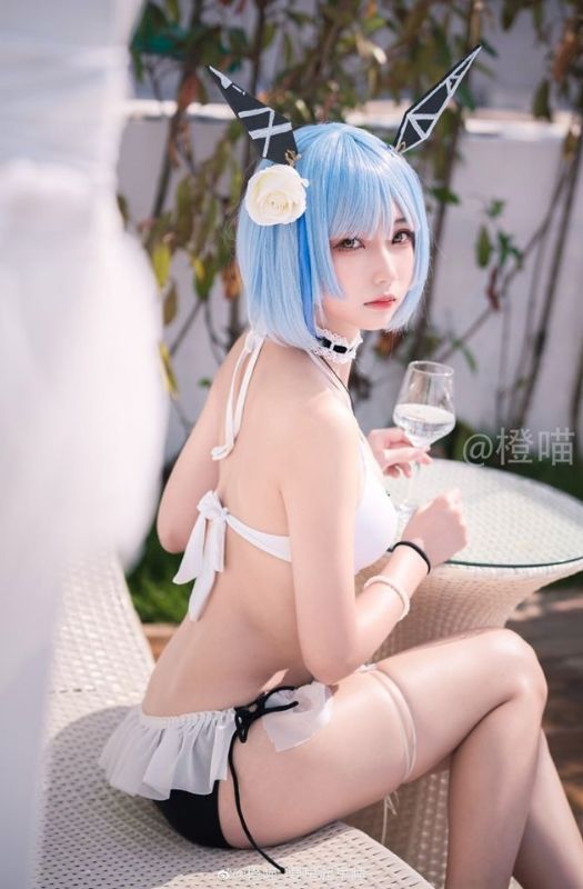 Bộ ảnh cosplay những mỹ nhân vô cùng sexy và quyến rũ trong Azur Lane
