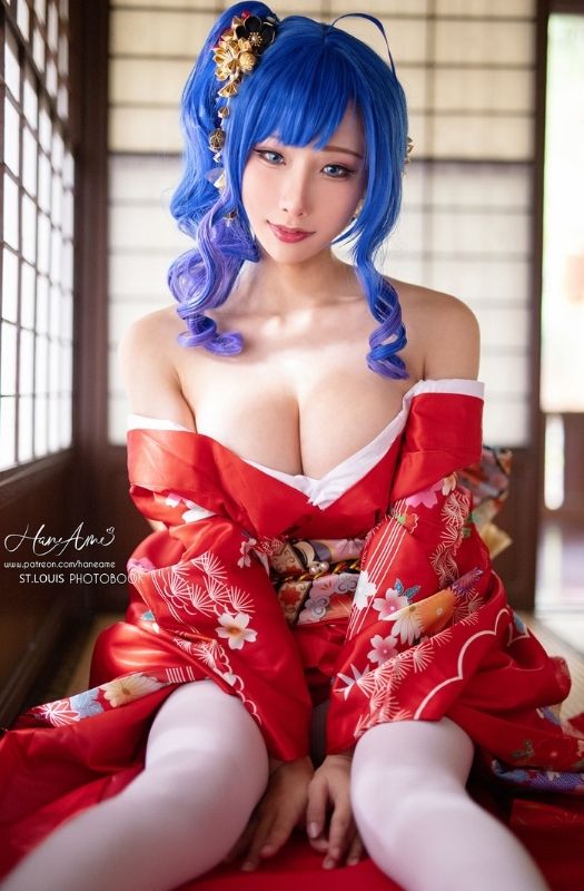 Bộ ảnh cosplay mỹ nhân St. Louis trong Azur Lane với "tâm hồn" nóng bỏng
