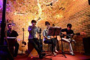 Nhạc acoustic là gì? Âm nhạc sâu lắng, chạm trái tim người nghe - Kênh iTV