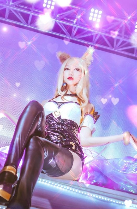 Bộ ảnh cosplay nhân vật Ahri K/DA đẹp lung linh và vô cùng chân thật
